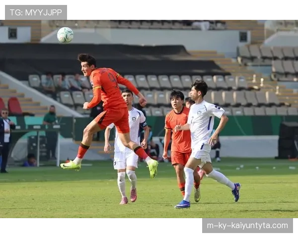 场外暴力行为如何影响足球的判罚与纪律执行规则？