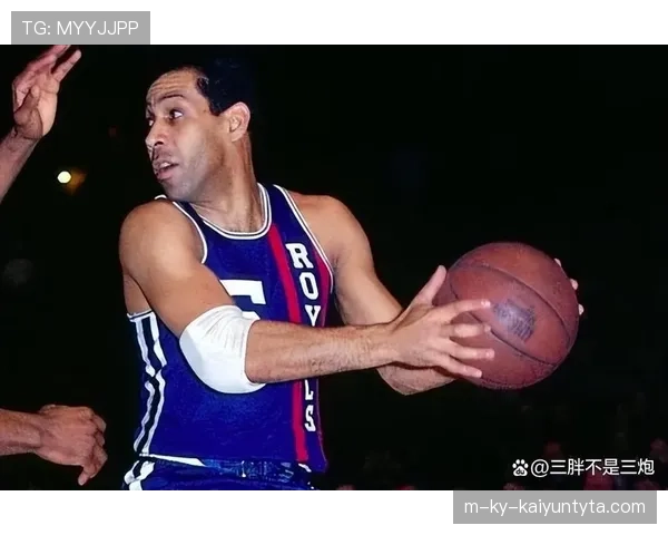 组织型奥斯卡·罗伯特森突破组织牵制内线异于魔术师