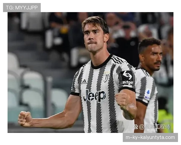 拜仁中场拦截失效，防线脱节问题已对防守稳定性造成影响